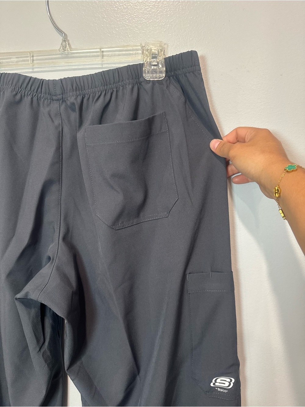 Skechers by Barco Men's Medical Scrubs Cargo Pant Gray Size Large NWT - Picture 7 of 16
